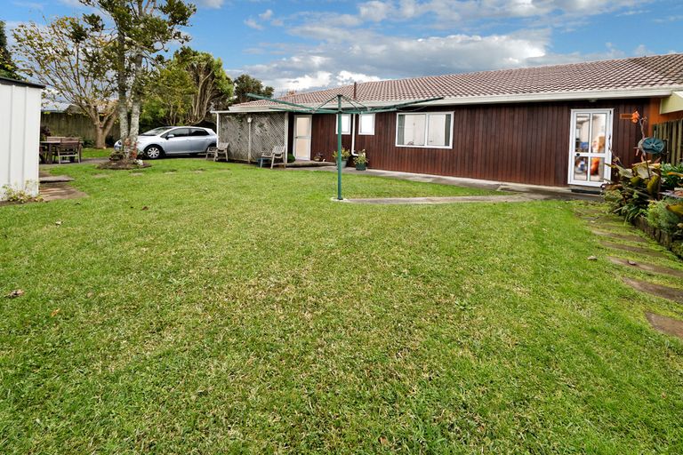 Photo of property in 2/28a Godley Road, Green Bay, Auckland, 0604