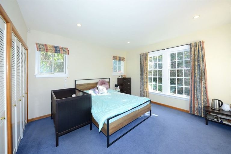 Photo of property in 118 Memorial Avenue, Burnside, Christchurch, 8053