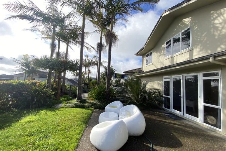 Photo of property in 34 English Oak Drive, Schnapper Rock, Auckland, 0632