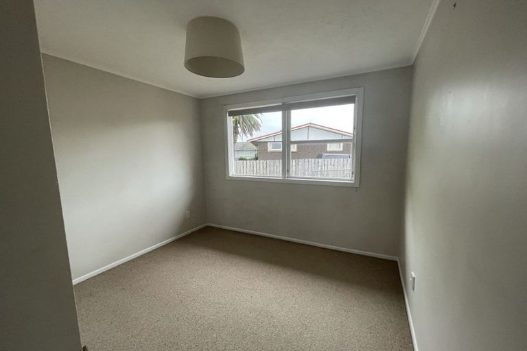 Photo of property in 13 Roby Street, Te Atatu Peninsula, Auckland, 0610