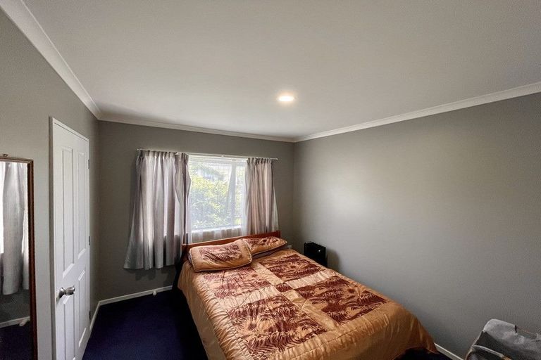 Photo of property in 25 Chadlington Avenue, Henderson, Auckland, 0612