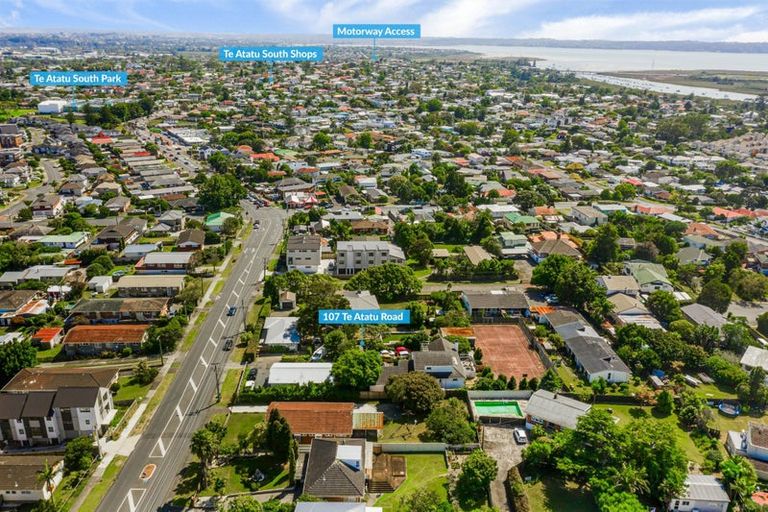 Photo of property in 107 Te Atatu Road, Te Atatu South, Auckland, 0610