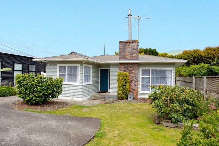 Photo of property in 19 Great North Road, Saint Johns Hill, Whanganui, 4501