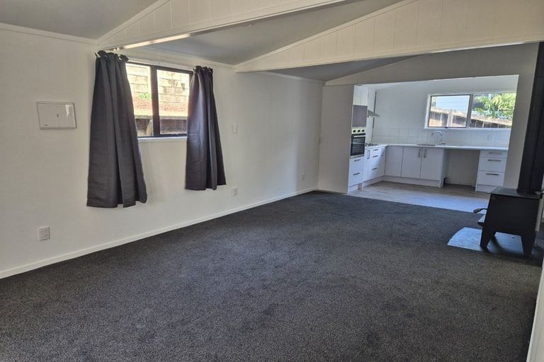 Photo of property in 15 Vina Place, Massey, Auckland, 0614