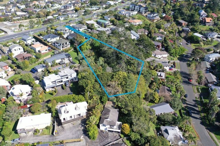 Photo of property in 889 East Coast Road, Northcross, Auckland, 0632