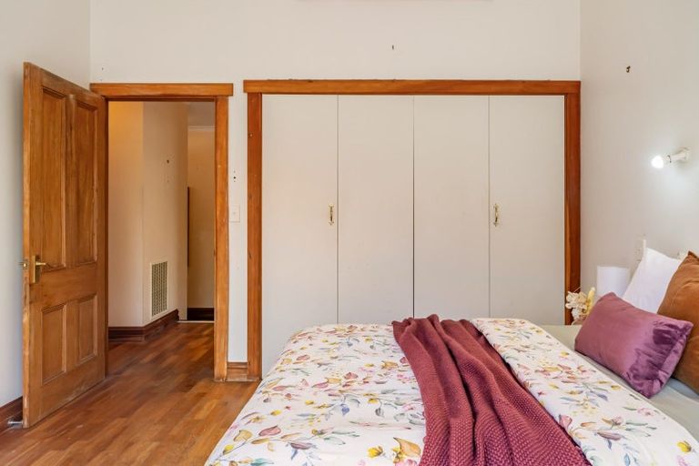 Photo of property in 17 Paremata Crescent, Paremata, Porirua, 5024