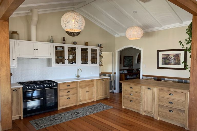 Photo of property in 21 Cobden Road, Bluff Hill, Napier, 4110