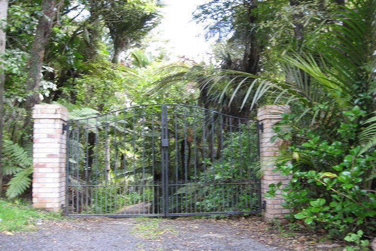 Photo of property in 457 Scenic Drive, Waiatarua, Auckland, 0612