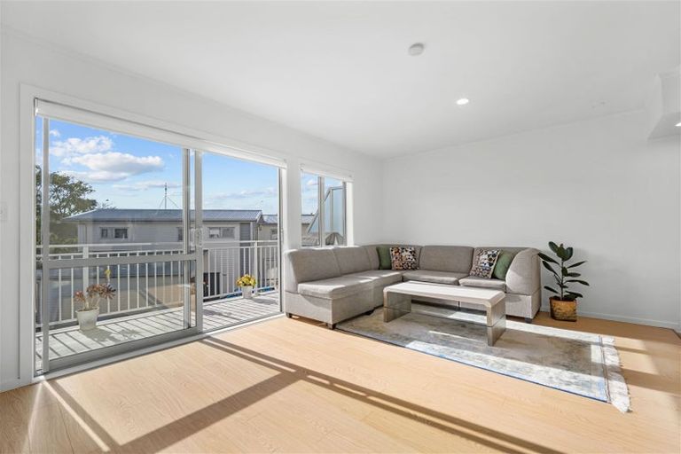 Photo of property in 3/15 Andersons Road, Oteha, Auckland, 0632