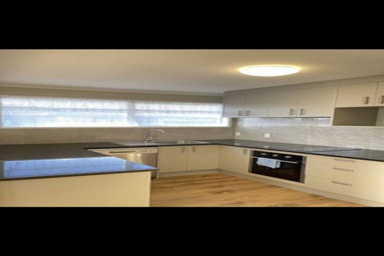 Photo of property in 90 Windrush Close, Mangere, Auckland, 2022