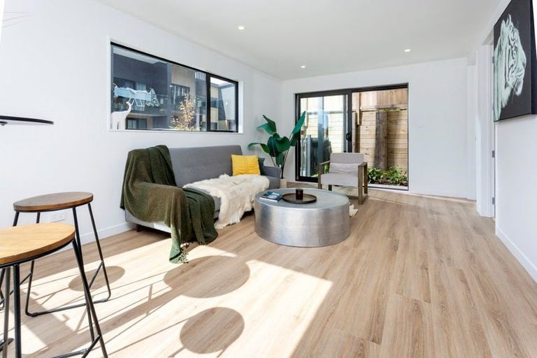 Photo of property in 2 Irwin Lane, Windsor Park, 0632