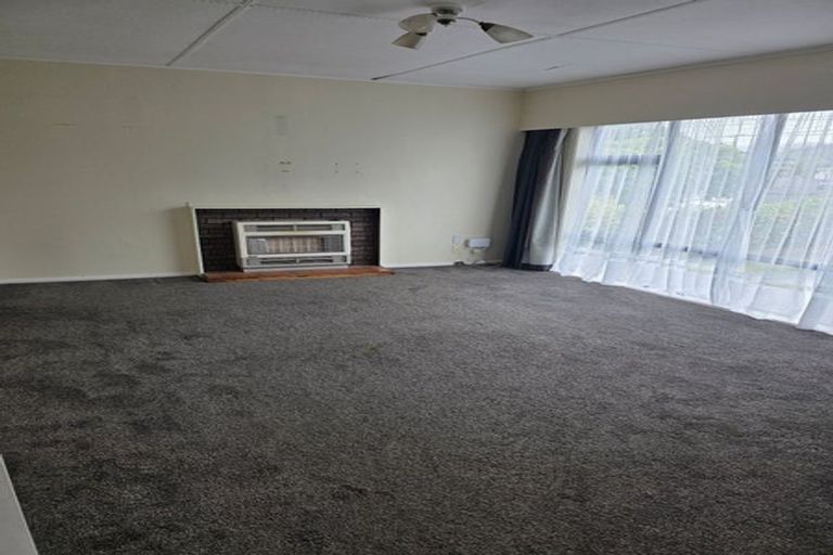 Photo of property in 27 Wainuiomata Road, Wainuiomata, Lower Hutt, 5014