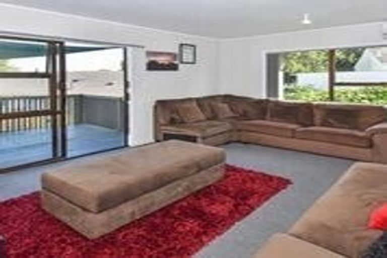 Photo of property in 2/11 Burundi Avenue, Clendon Park, Auckland, 2103