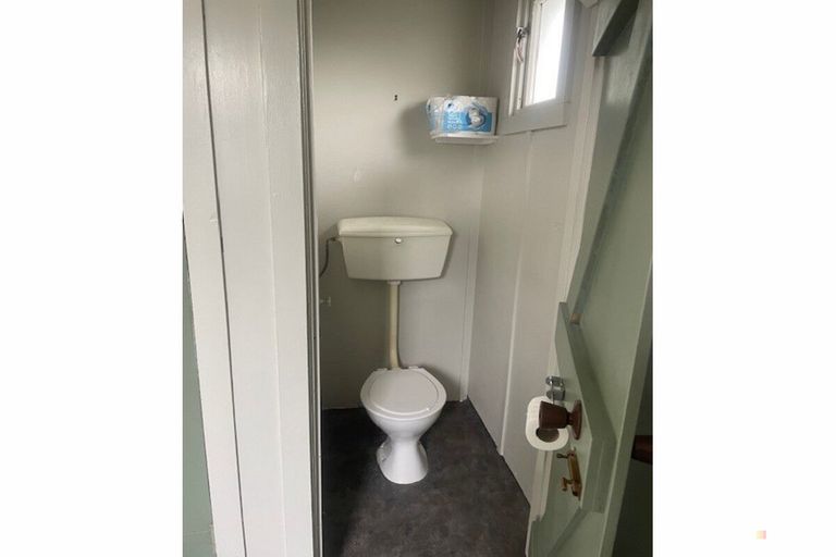 Photo of property in 8 Holmes Street, Waimate, 7924