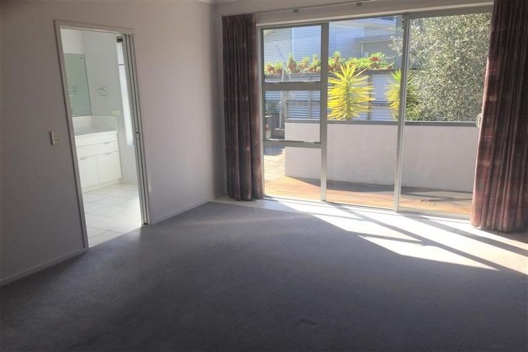 Photo of property in 8 Kororako Grove, Whalers Gate, New Plymouth, 4310