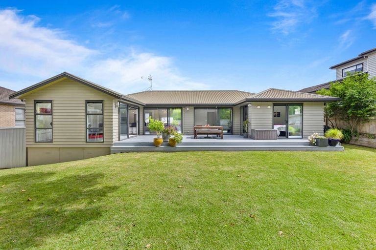 Photo of property in 19 Keating Rise, Northcross, Auckland, 0632