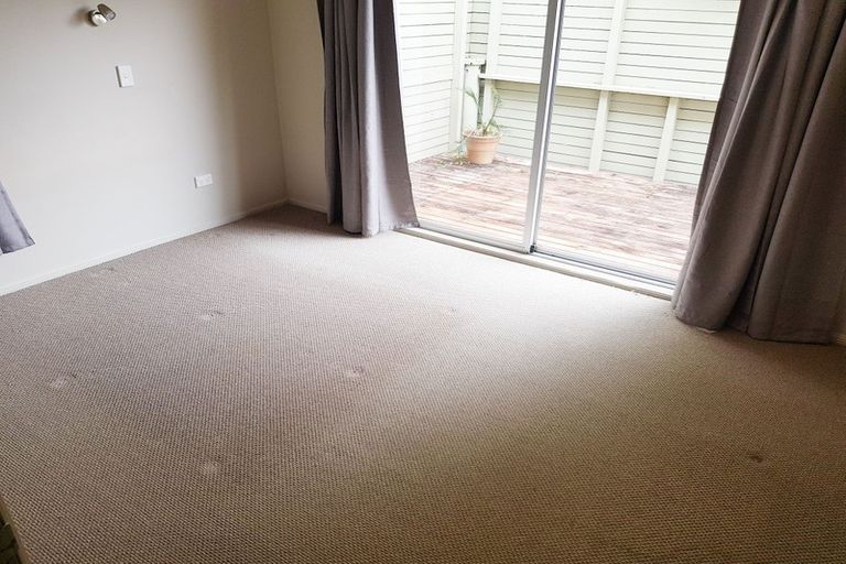 Photo of property in 19 Pohutukawa Avenue, Red Beach, 0932