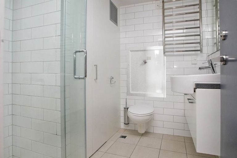Photo of property in The Capital, 370 Oriental Parade, Oriental Bay, Wellington, 6011