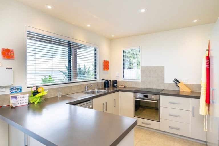 Photo of property in 37 Clifton Road, Haumoana, 4102