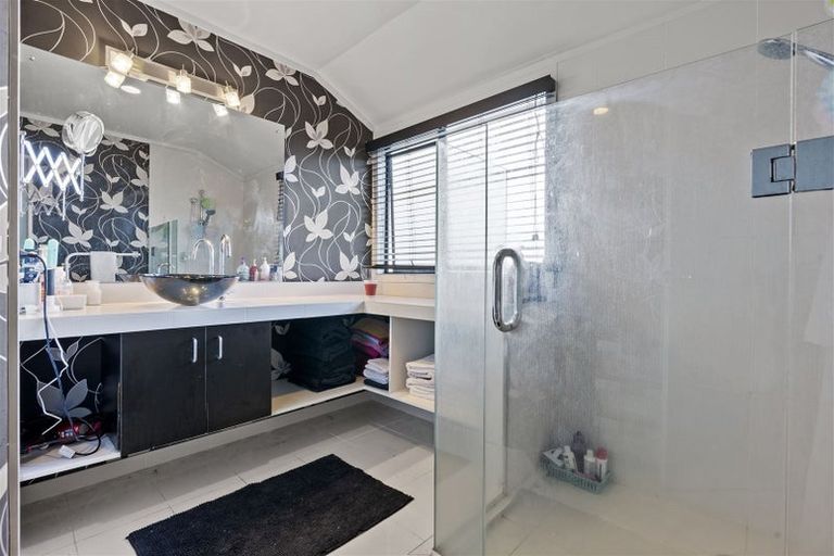 Photo of property in 1/20 Lowburn Place, Clover Park, Auckland, 2019