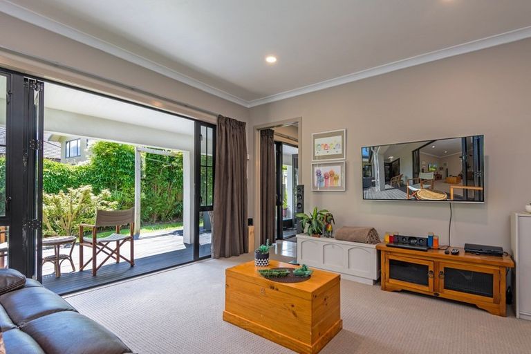 Photo of property in 60 Ruapehu Drive, Fitzherbert, Palmerston North, 4410