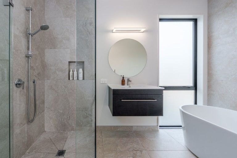 Photo of property in 7 Little Alpha Loop, Wanaka, 9305