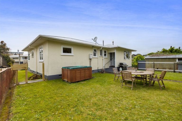 Photo of property in 6 Pembroke Street, Westown, New Plymouth, 4310