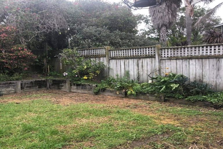 Photo of property in 2/70 Beresford Street, Bayswater, Auckland, 0622