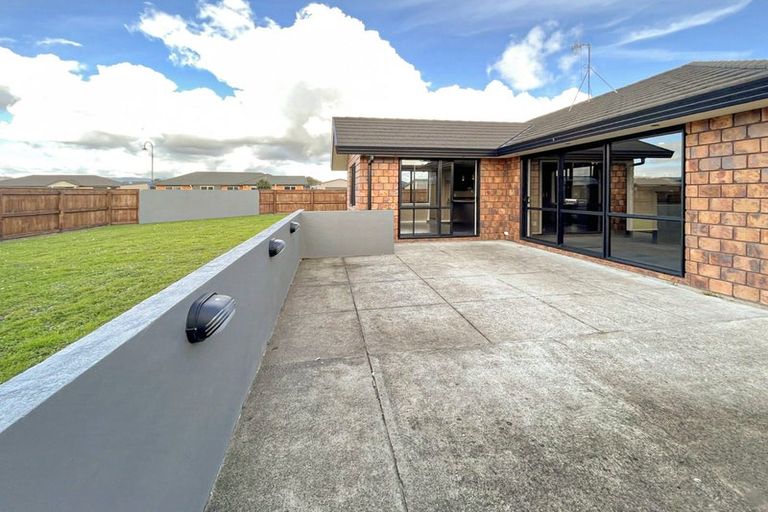 Photo of property in 14 Chestnut Close, Kelvin Grove, Palmerston North, 4414