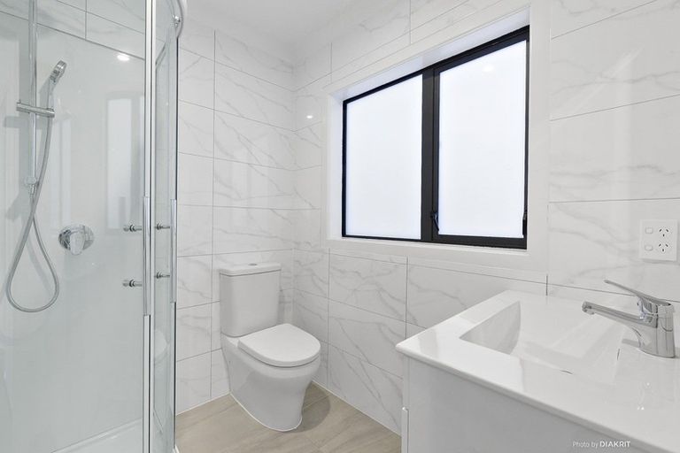 Photo of property in 142 Glanmire Road, Newlands, Wellington, 6037