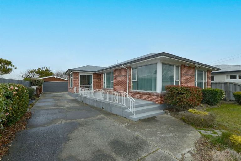 Photo of property in 32 Dunedin Street, Redwood, Christchurch, 8051