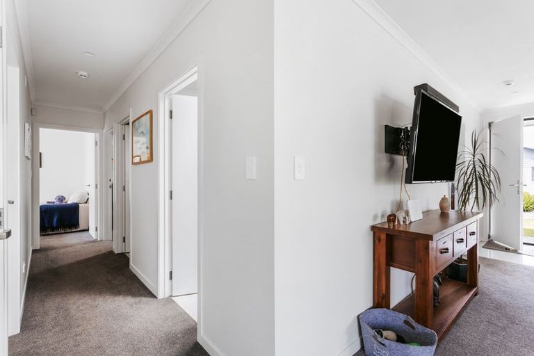 Photo of property in Waterview Estate, 30/4 Greystone Place, Omokoroa, 3114