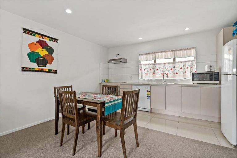 Photo of property in Lakeview Terrace, 5/14 Ambrico Place, New Lynn, Auckland, 0600