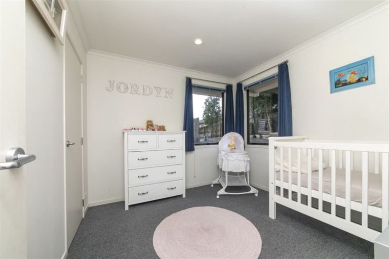 Photo of property in 37 Hewlett Road, Massey, Auckland, 0614