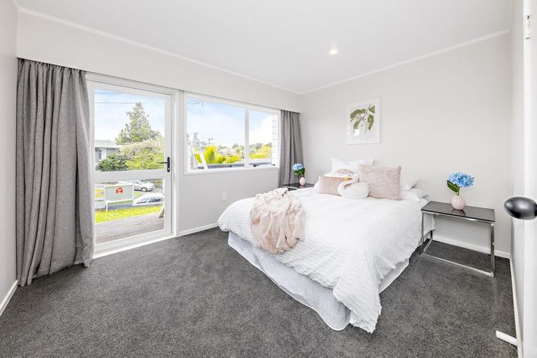 Photo of property in 6 Brouder Place, Hillpark, Auckland, 2102