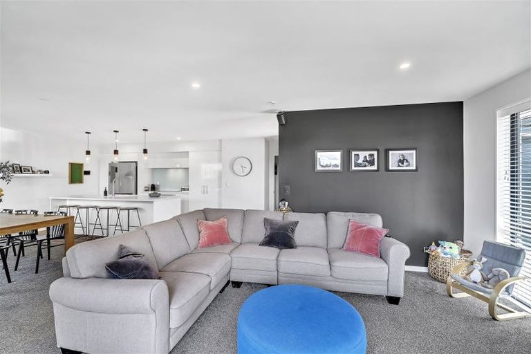 Photo of property in 6 Fry Place, Rolleston, 7614