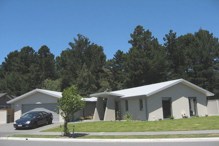 Photo of property in 43 Pohutukawa Crescent, Parklands, Christchurch, 8083