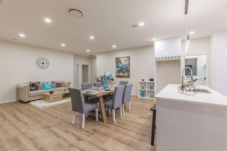 Photo of property in 9 Fred White Drive, Kumeu, 0810