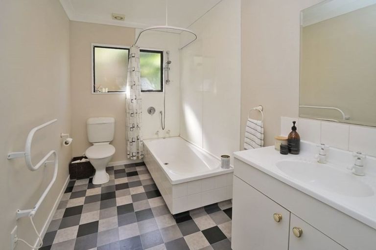 Photo of property in 42 Dixon Road, Fitzroy, Hamilton, 3206