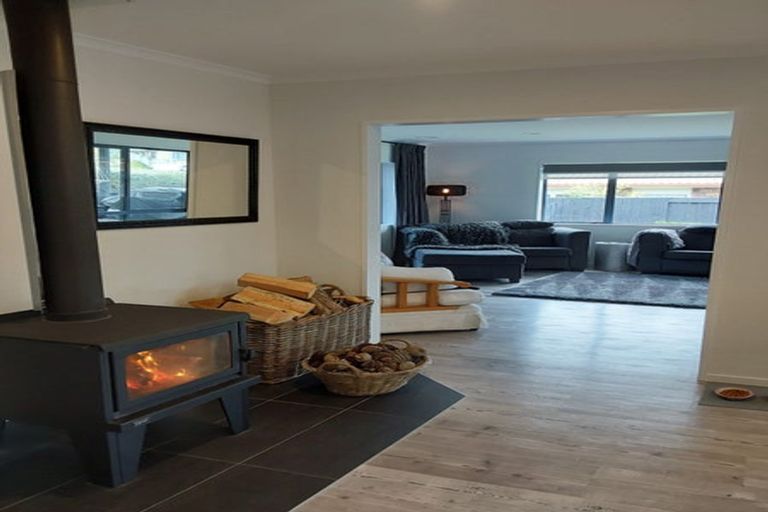 Photo of property in 4 Heaphy Place, Pukehangi, Rotorua, 3015