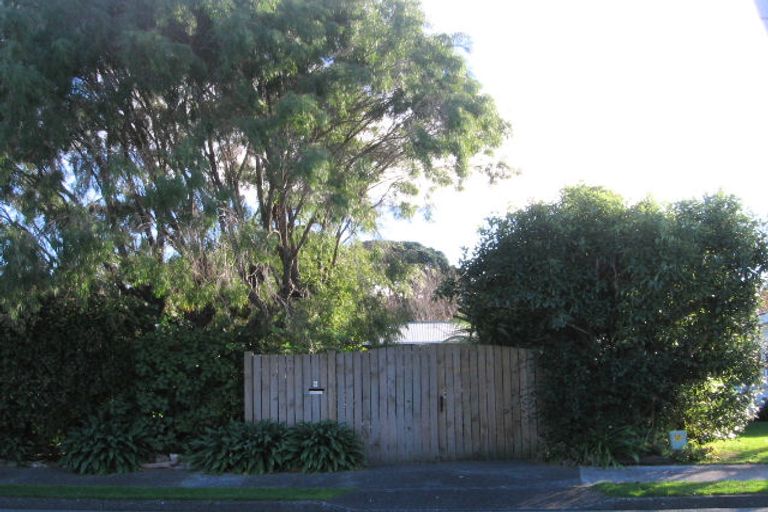 Photo of property in 6 Leybourne Avenue, Waikanae, 5036