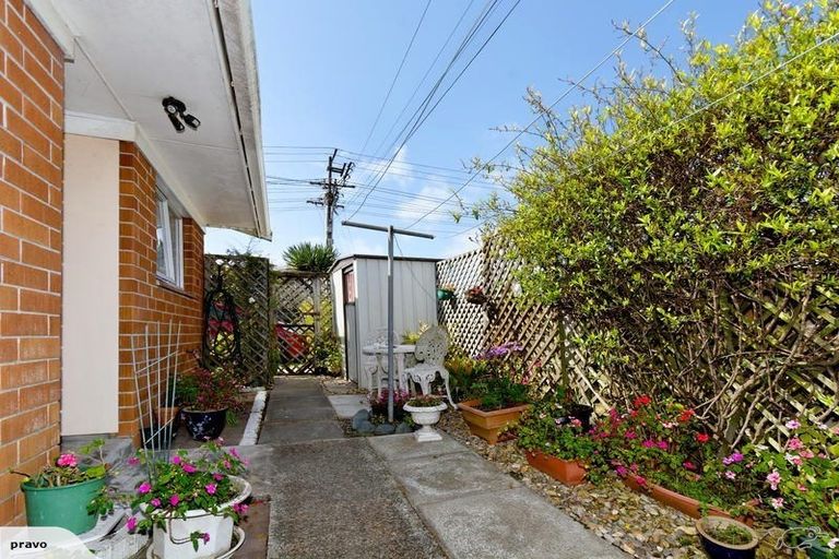 Photo of property in 1/25 West Coast Road, Glen Eden, Auckland, 0602