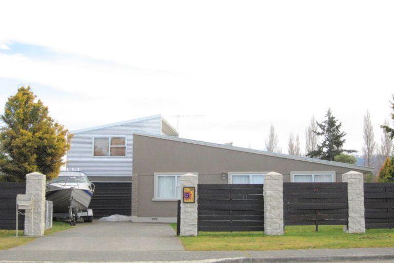Photo of property in 9 Dusky Street, Te Anau, 9600