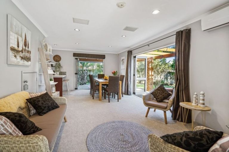 Photo of property in 28 Jelas Road, Red Beach, 0932