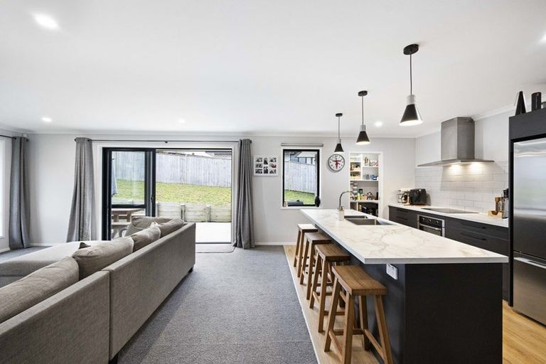 Photo of property in 32 Peacock Place, Pokeno, 2402