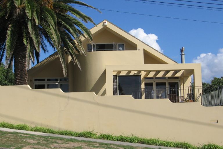 Photo of property in 52 Rothesay Bay Road, Rothesay Bay, Auckland, 0630