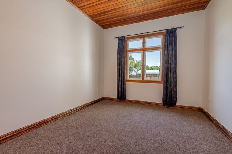 Photo of property in 16 Tokomaru Road, Tokomaru, Palmerston North, 4474