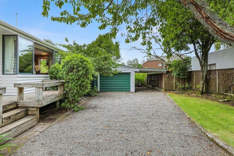 Photo of property in 2 Gradwell Place, Two Mile Bay, Taupo, 3330