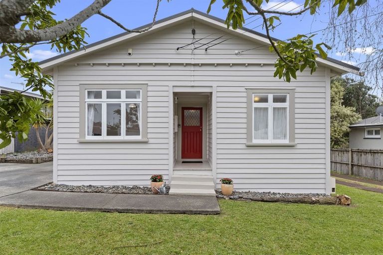 Photo of property in 4 Park Avenue, Northcote, Auckland, 0626