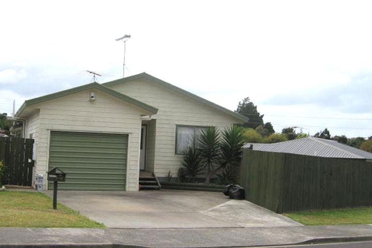 Photo of property in 2/6 Romulus Place, Totara Vale, Auckland, 0629